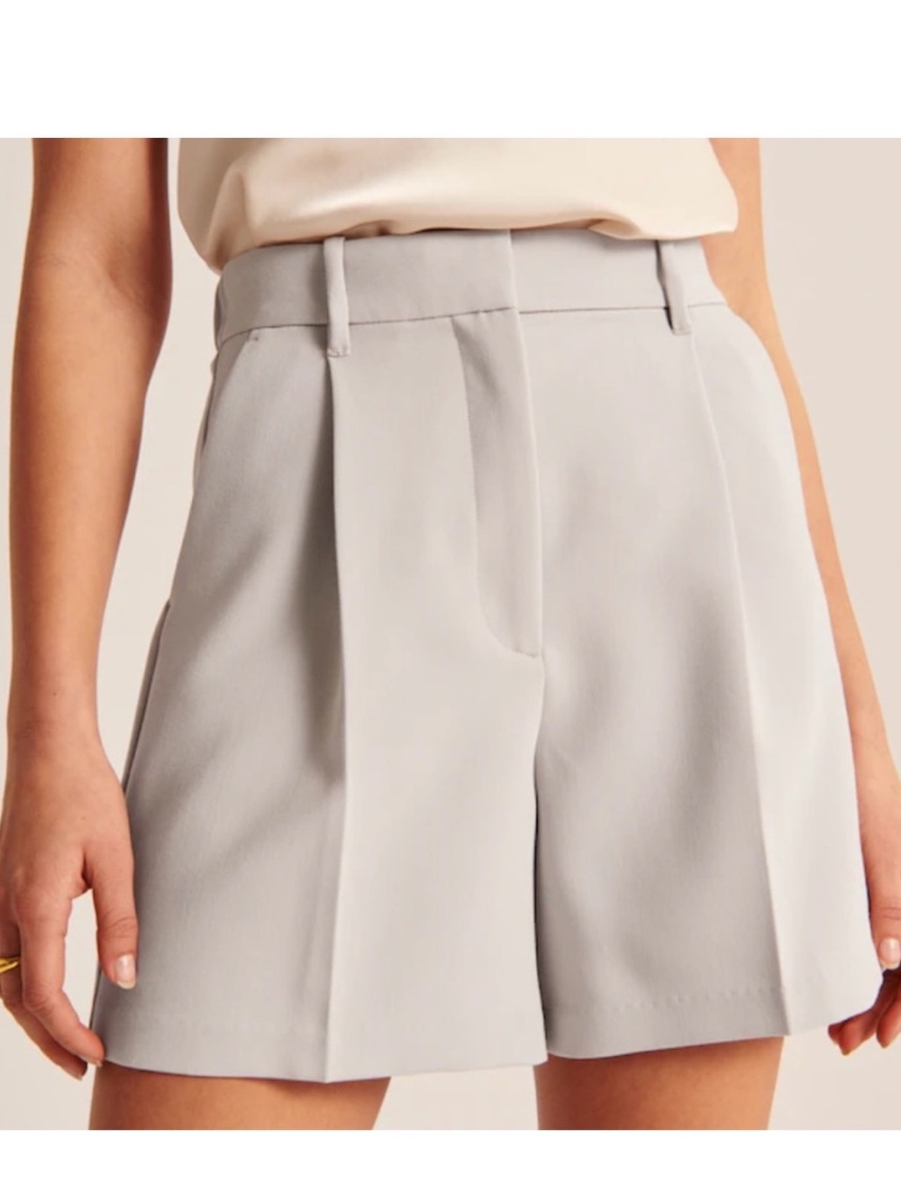 Abercrombie & Fitch- Ultra High Rise Tailored Short (XS)